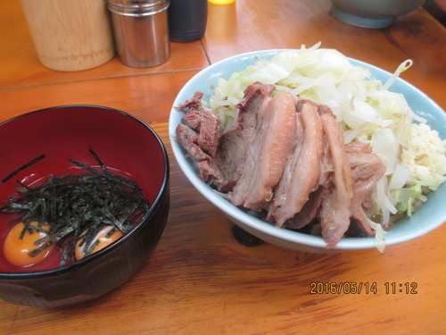 「豚入りラーメン　￥800　生とじ玉子￥100」@ラーメン二郎 新橋店の写真