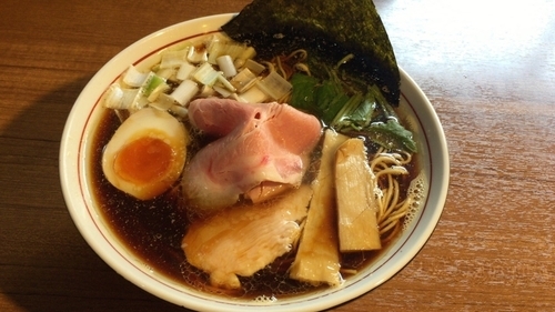 「煮干しそば  黒醤油」@寿製麺よしかわ 川越店の写真