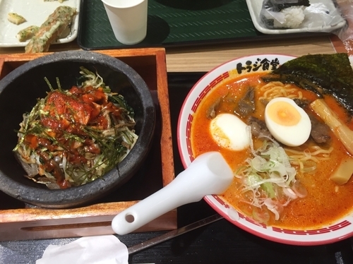 「旨辛ラーメン」@トラジ食堂 ららぽーと富士見店の写真