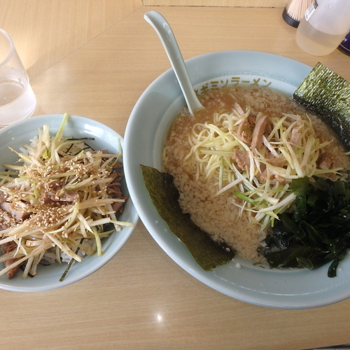 「ネギラーメン(並)(700円)、ネギ丼(250円)」@ラーメンショップ 袋井店の写真