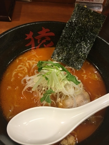 「赤猿（ピリ辛味噌ラーメン）」@麺や 猿の写真