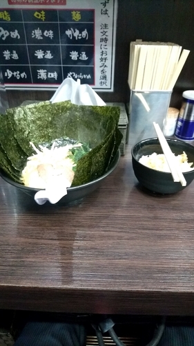 「ラーメン トッピングのりのり 無料ライス少々」@横浜家系ラーメン 上昇気流の写真