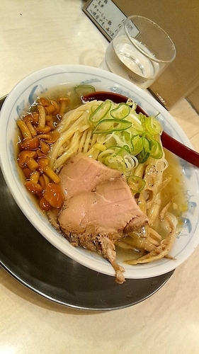 「『冷がけ中華そば(￥870)』を塩＆大盛で...」@食堂 七彩の写真