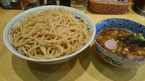 「辛つけ麺 (900円)＋特盛(200円)」@くり山の写真