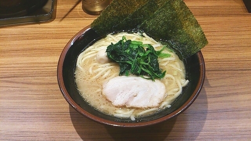 「ラーメン_734円」@横浜家系ラーメン 壱角家 溜池山王店の写真