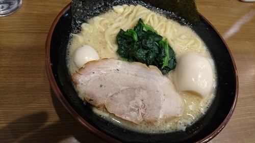 「豚骨正油ラーメン＋味玉」@横浜家系ラーメン 一刀家 赤坂本店の写真