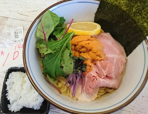 「【ラーメンWalker限定】雲丹とカルビスバターのまぜそば」@中華そば 四つ葉の写真