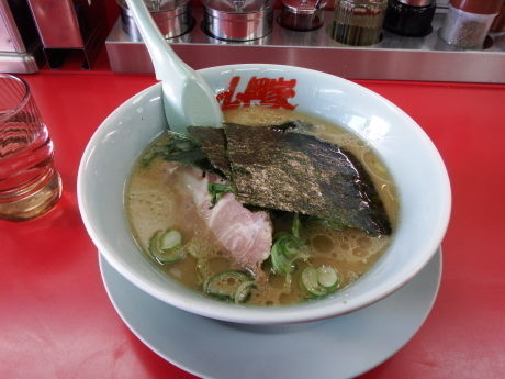 「醤油ラーメン　普通」@ラーメン山岡家 水戸城南店の写真