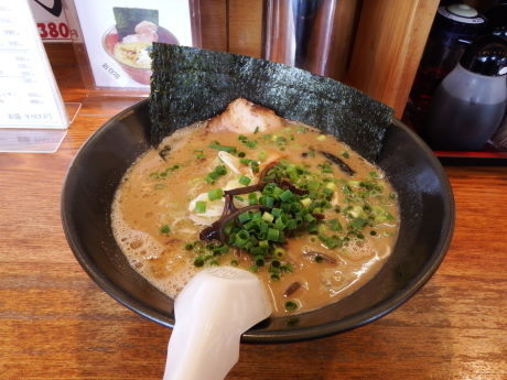 「豚骨らーめん　まる」@茨城豚骨 とんこつ家 高菜の写真