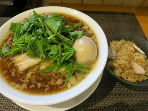 「闇出汁醤油らぁ麺 700円 ＋ 肉炊き飯 100円」@麺庵ちとせの写真