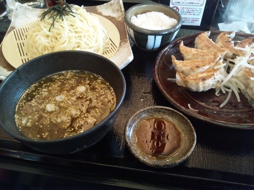 「濃厚つけ麺と浜松餃子セット（890円税別）」@五味八珍 静岡豊田店の写真