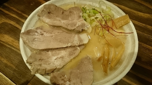 「ラーメン（大盛）+塩煮豚」@西中島 光龍益の写真