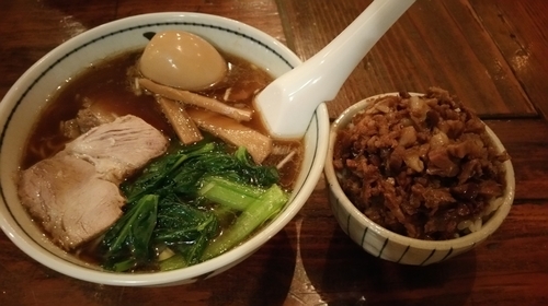 「らぅめん玉子入り(700円)+とくやのごはん(100円)」@らぅめん とくやの写真