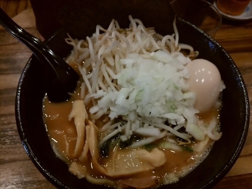 「大和田ラーメン680円＋味玉、もやし、玉ねぎ」@麺屋 大和田の写真