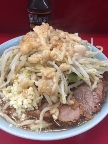 「小豚 ニンニクアブラカラメ」@ラーメン二郎 中山駅前店の写真