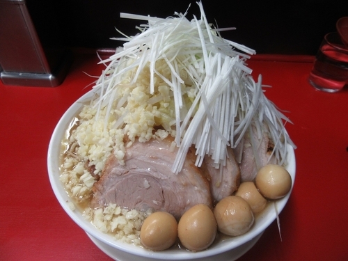 「ラーメン＋白葱＋うずら＋豚（１０３０円）」@豚男 -BUTAMEN-の写真