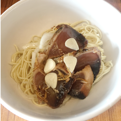 「週末限定和え麺【鰹のたたき】　300円」@麺＆cafe Coi.Coi.の写真