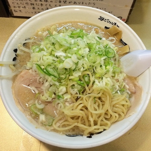 「しょう油ラーメン（薬味多め） ￥７５０」@超ごってり麺 ごっつの写真