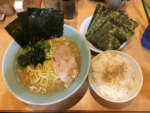 「ラーメン並+半ライス+海苔増し7枚／￥850」@横浜らーめん 寿三家の写真