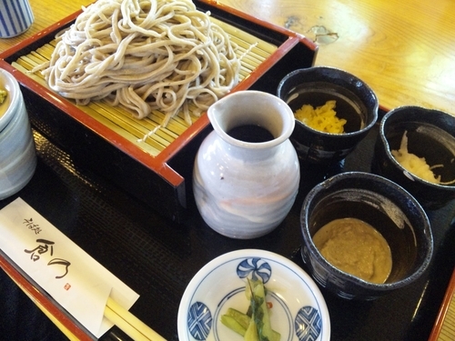 「もり三味（くるみ、とろろ、天かす）　倉乃　1,300円」@そば処 倉乃の写真