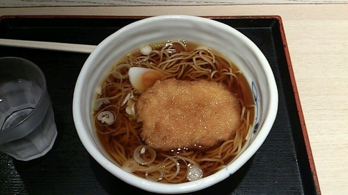 「狭山のさといもコロッケそば_450円」@そばいち エキュート赤羽店の写真