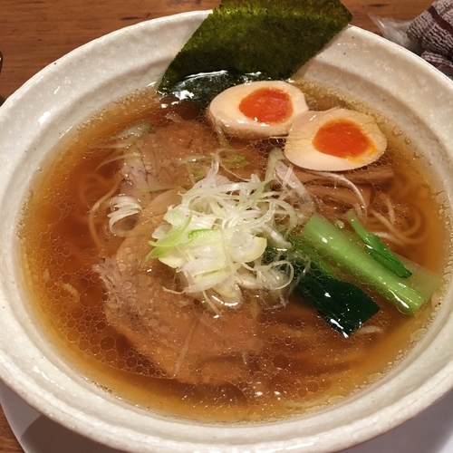 「味玉醤油らーめん」@らーめんすずらんの写真