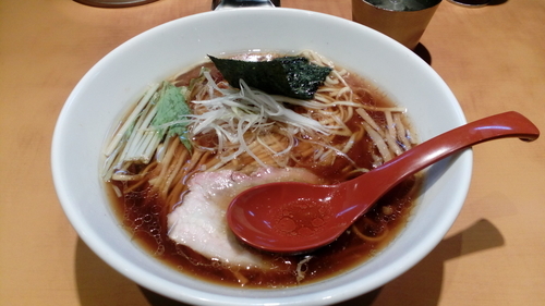 「香彩鶏だし醤油ラーメン（800円）+大盛（100円）」@麺屋 翔 品川店の写真