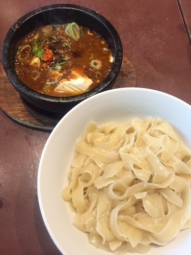 「頂天石焼麻婆つけ刀削麺　850円」@陳家私菜 新宿店の写真