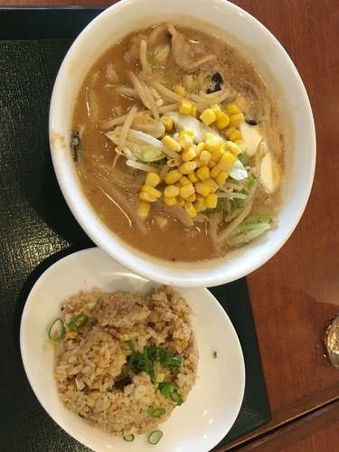 「味噌バターラーメン780円+半チャーハン280円」@中華レストランChina Fan 草加店の写真