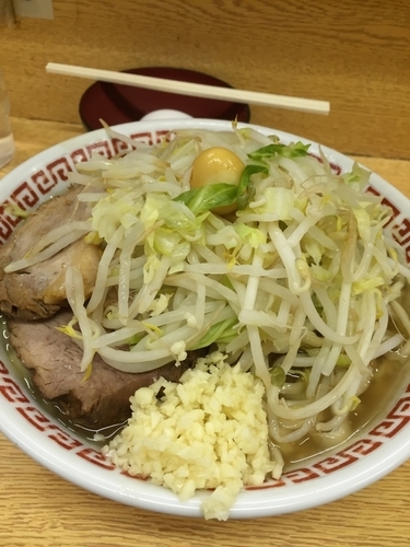 「小 ニンニク 生卵」@ラーメン二郎 環七新新代田店の写真
