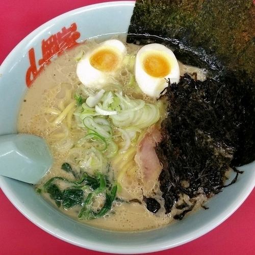 「醤油ラーメン＋トッピング」@ラーメン山岡家 樽川店の写真