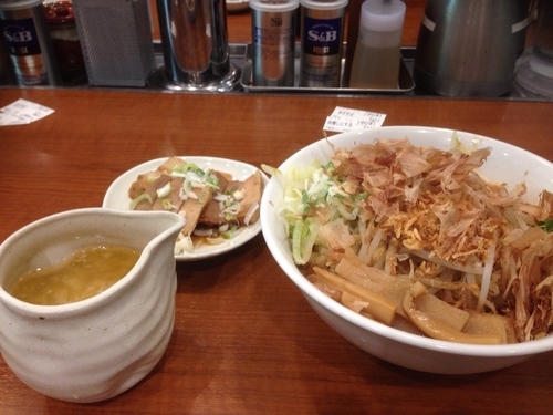 「限定まぜそば +肉増しにする」@つけめんTETSU ラクーア店の写真