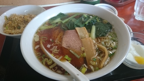「醬油ラーメン＋半チャーハン８００円」@崑崙山飯店の写真