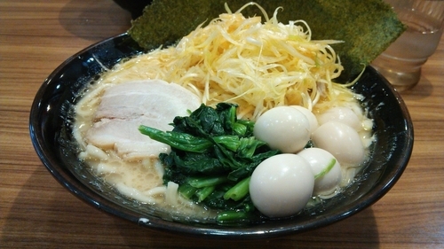 「ネギラーメン＋うずら」@横浜家系ラーメン 壱角家 蒲田店の写真