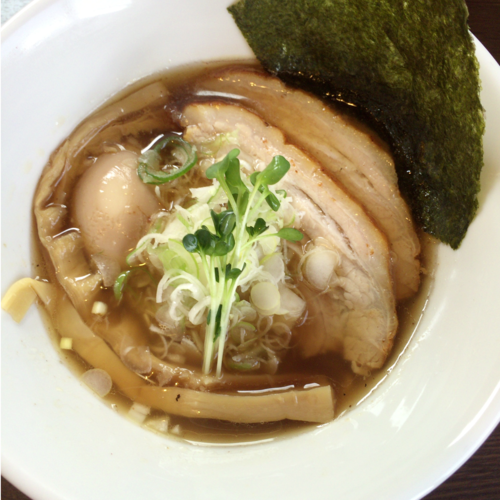 「秋刀魚煮干しの中華そば（醤油）　 750円」@つけ麺 弥七の写真