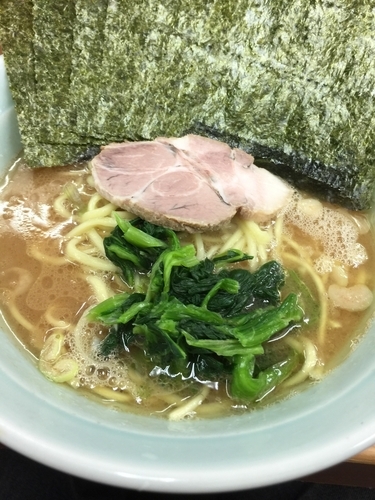 「ラーメン（麺固め あぶら多め）+のり+無料ライス」@横浜ラーメン 武蔵家 北千住店の写真