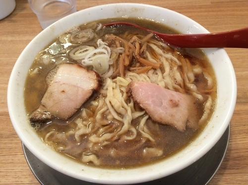 「喜多方ラーメン 煮干  大盛り 肉ごはん ¥820、¥200」@麺や 七彩 八丁堀店の写真