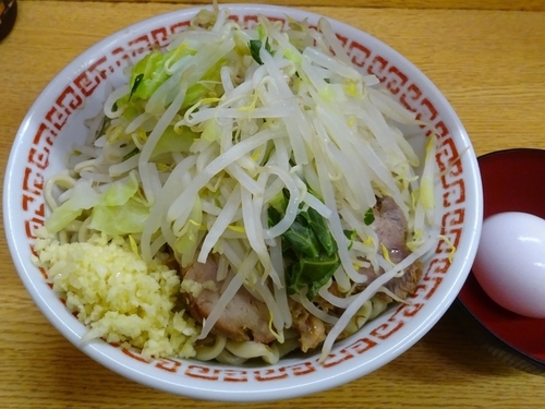 「小：スープ抜き（700円）＋なまたまご　ヤサイニンニク」@ラーメン二郎 環七新新代田店の写真