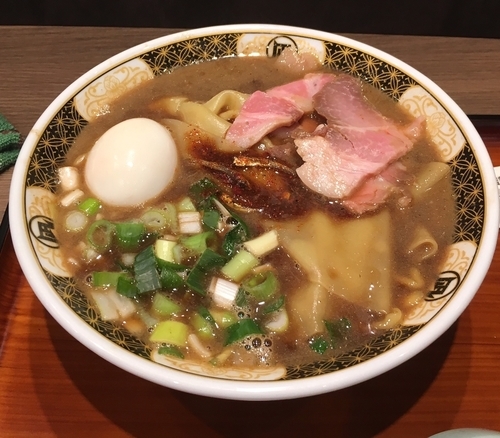 「すごい煮干しラーメン （￥790）＋玉子（￥120）」@すごい煮干ラーメン 凪 秋葉原UDX店の写真