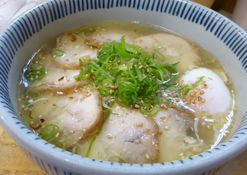 「塩玉そば（８９０円）」@元祖岡山とりそば 太田の写真