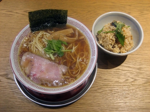 「「中華そば（平打ち麺）」700円＋「炊き込みご飯」150円」@中華そば 二階堂の写真