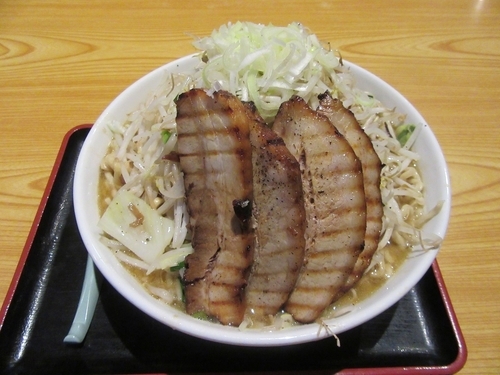 「小豚＋メガ盛（９００＋３００＝１２００円）」@常勝軒 総本店の写真