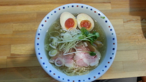 「冷やし塩煮干し+煮玉子」@彩色ラーメン きんせい 高槻駅前店の写真