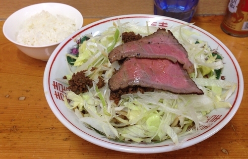 「牛肉とレタスの混ぜそば(限定)一口ライス付き(900円)」@口樂の写真