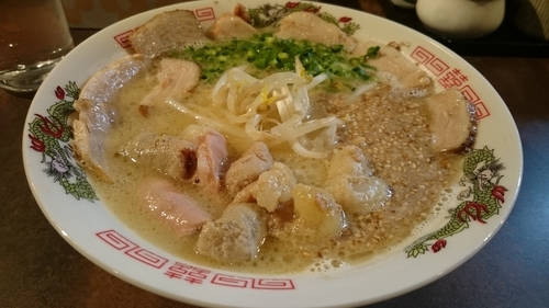 「牛もつチャーシュー麺」@牛もつらーめん 竹光の写真