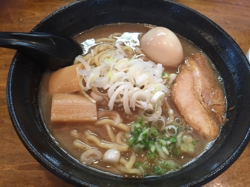「濃厚魚介豚骨＋味玉」@はりけんラーメンの写真