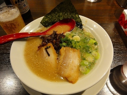 「豚骨白 550円　替え玉/半チャーハン/瓶ビール380円」@博多らーめん 一心堂 蒲田店の写真