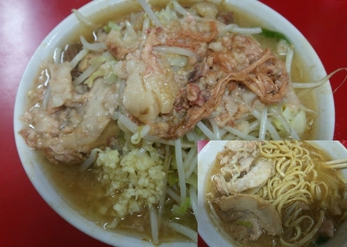 「小ラーメン　麺少なめ　ヤサイニンニクアブラ　700円」@ラーメン二郎 西台駅前店の写真