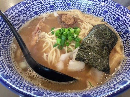 「煮干しらーめん（７５０円）」@らーめん えん者 籠原店の写真