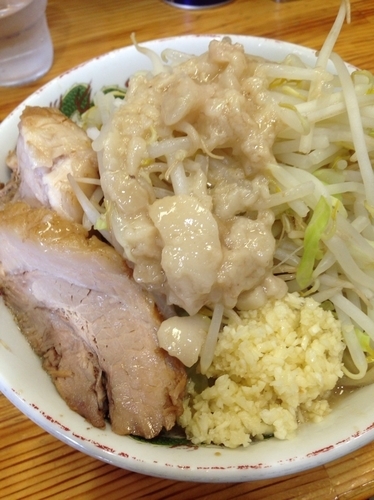 「ラーメン小 ¥750」@ラーメン神豚 横須賀中央店の写真